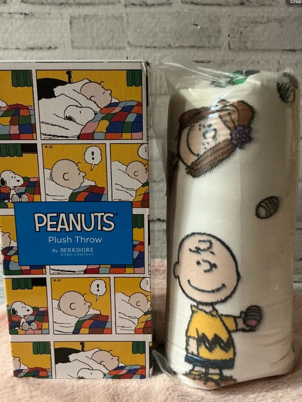 Berkshire Peanuts® VelvetLoft® Cute Character Snoopy Easter Plush Throw